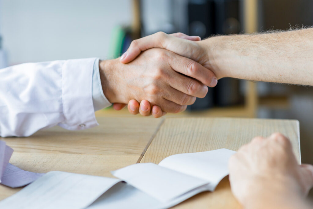 SLA - Aperto de mãos